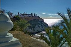 Vue du port depuis les remparts du Chateau Santa Barbara