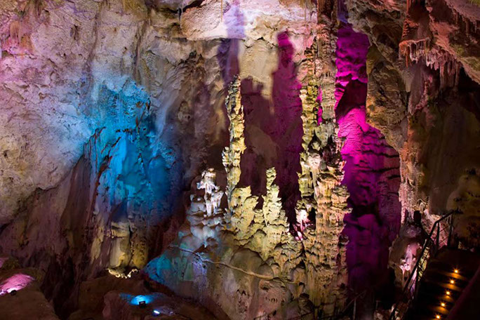 Vue du port depuis les remparts du Chateau Santa Barbara