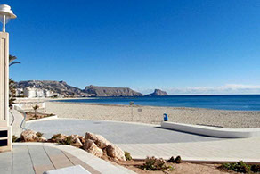 Vue du port depuis les remparts du Chateau Santa Barbara