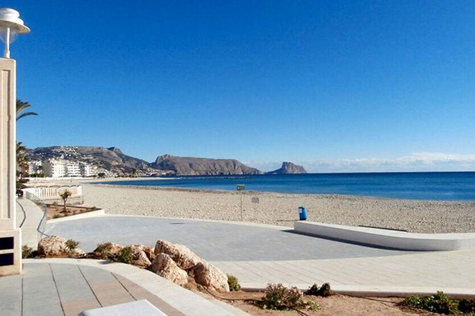 Vue du port depuis les remparts du Chateau Santa Barbara