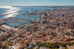 Vue panoramique d'Alicante depuis les remparts du Chateau Santa Barbara