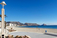 Vue du port depuis les remparts du Chateau Santa Barbara
