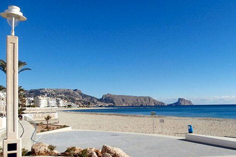 Vue du port depuis les remparts du Chateau Santa Barbara