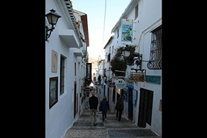Vue du port depuis les remparts du Chateau Santa Barbara