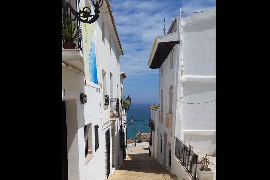 Vue du port depuis les remparts du Chateau Santa Barbara