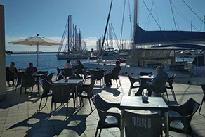 Vue du port depuis les remparts du Chateau Santa Barbara
