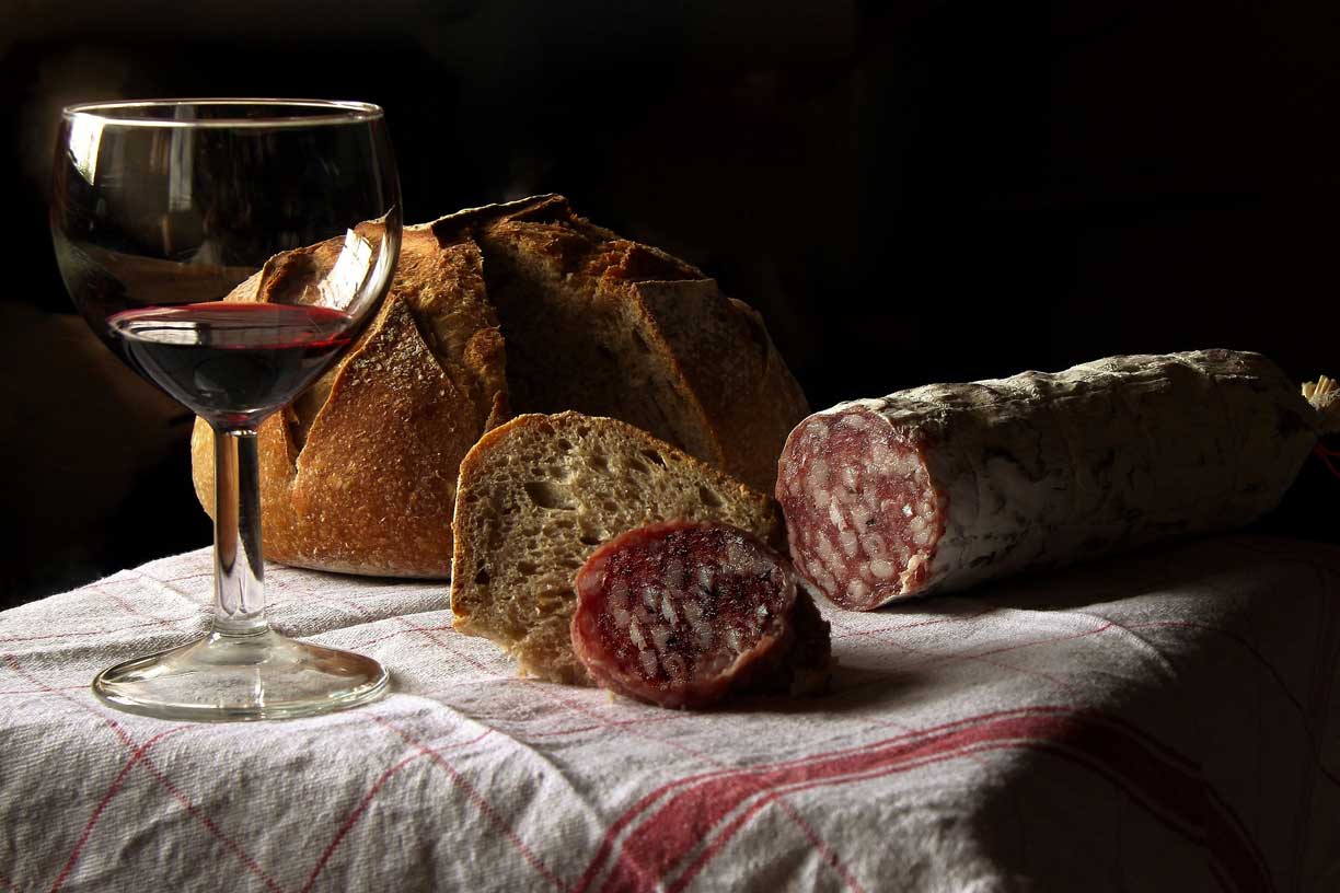 Vue du port depuis les remparts du Chateau Santa Barbara