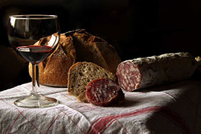 Vue du port depuis les remparts du Chateau Santa Barbara