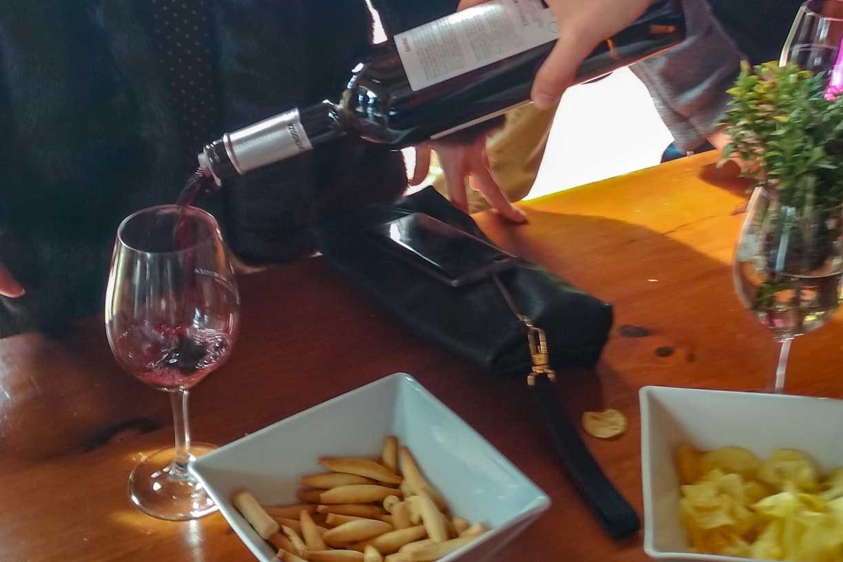 Vue du port depuis les remparts du Chateau Santa Barbara