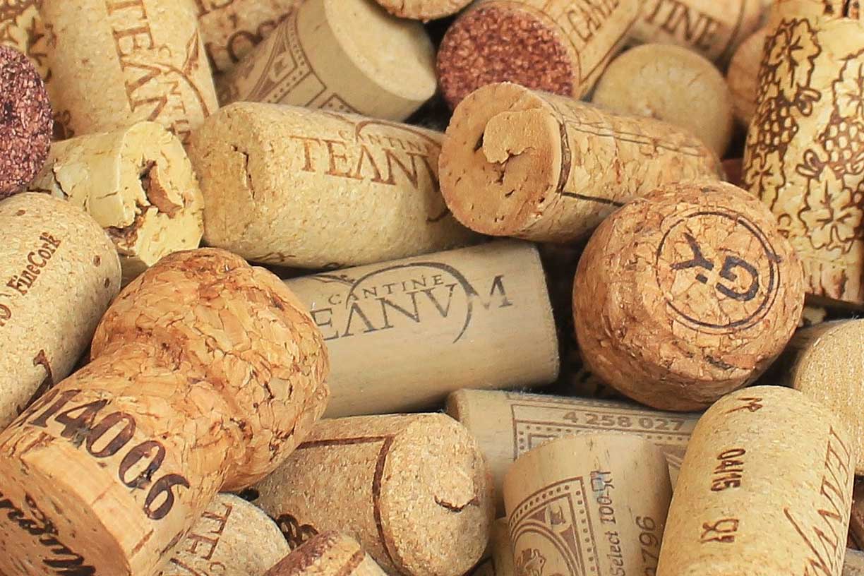 Vue du port depuis les remparts du Chateau Santa Barbara